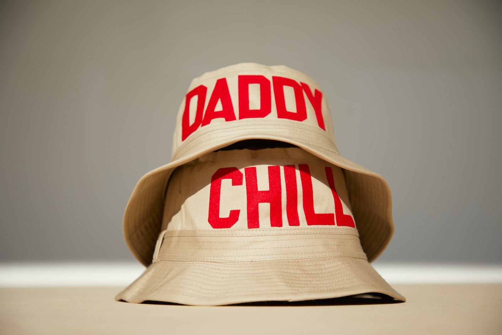 a hat with the words daddy and chill printed on it